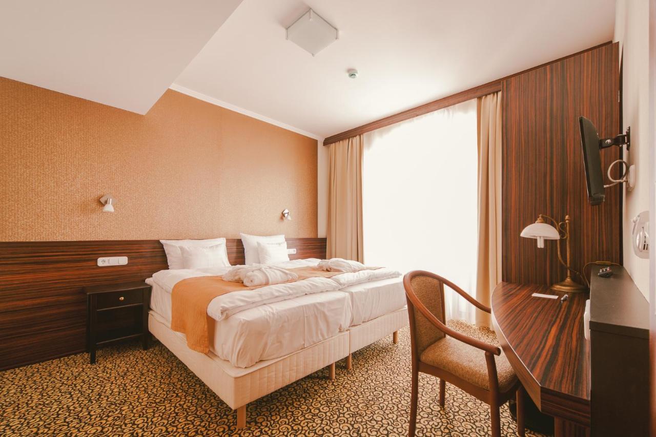 Park Hotel Хевиз Экстерьер фото