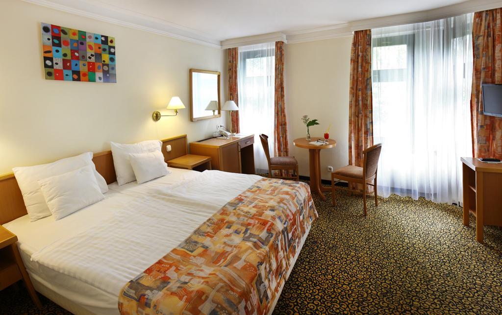 Park Hotel Хевиз Экстерьер фото