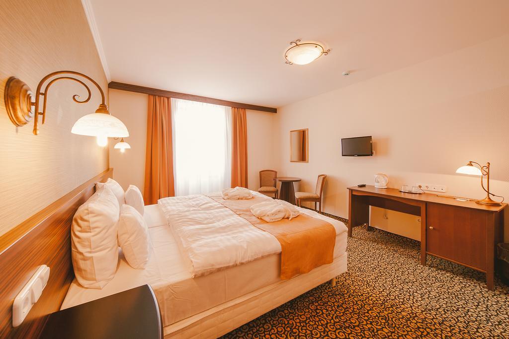 Park Hotel Хевиз Экстерьер фото