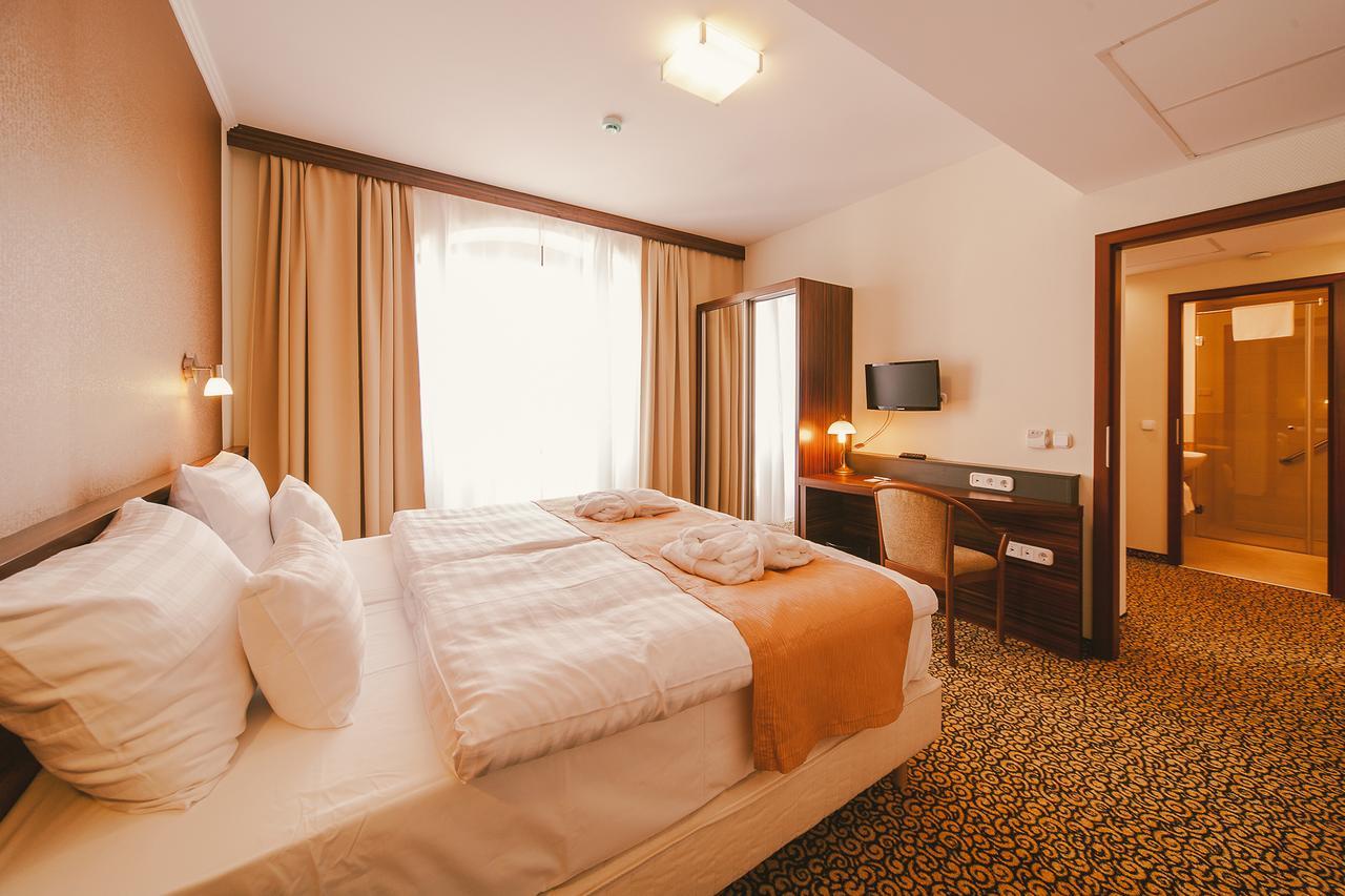 Park Hotel Хевиз Экстерьер фото