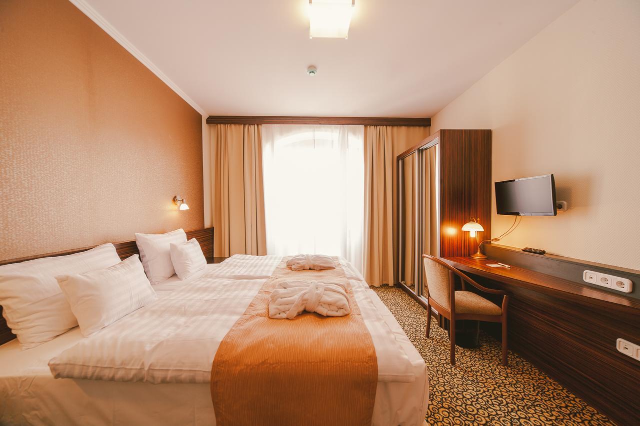 Park Hotel Хевиз Экстерьер фото