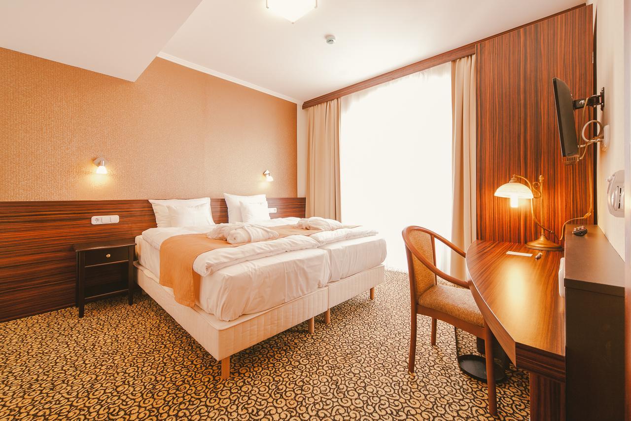 Park Hotel Хевиз Экстерьер фото