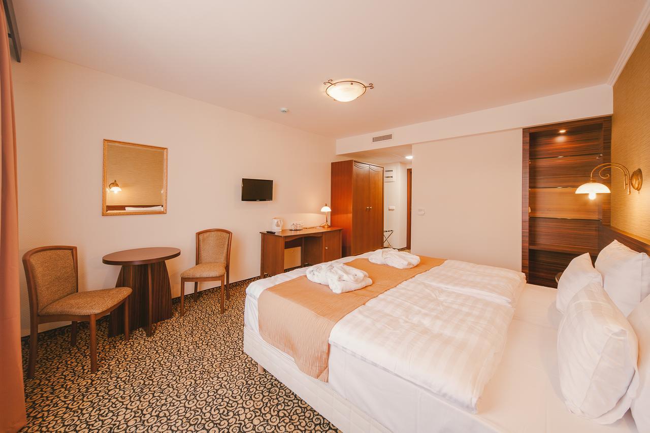 Park Hotel Хевиз Экстерьер фото