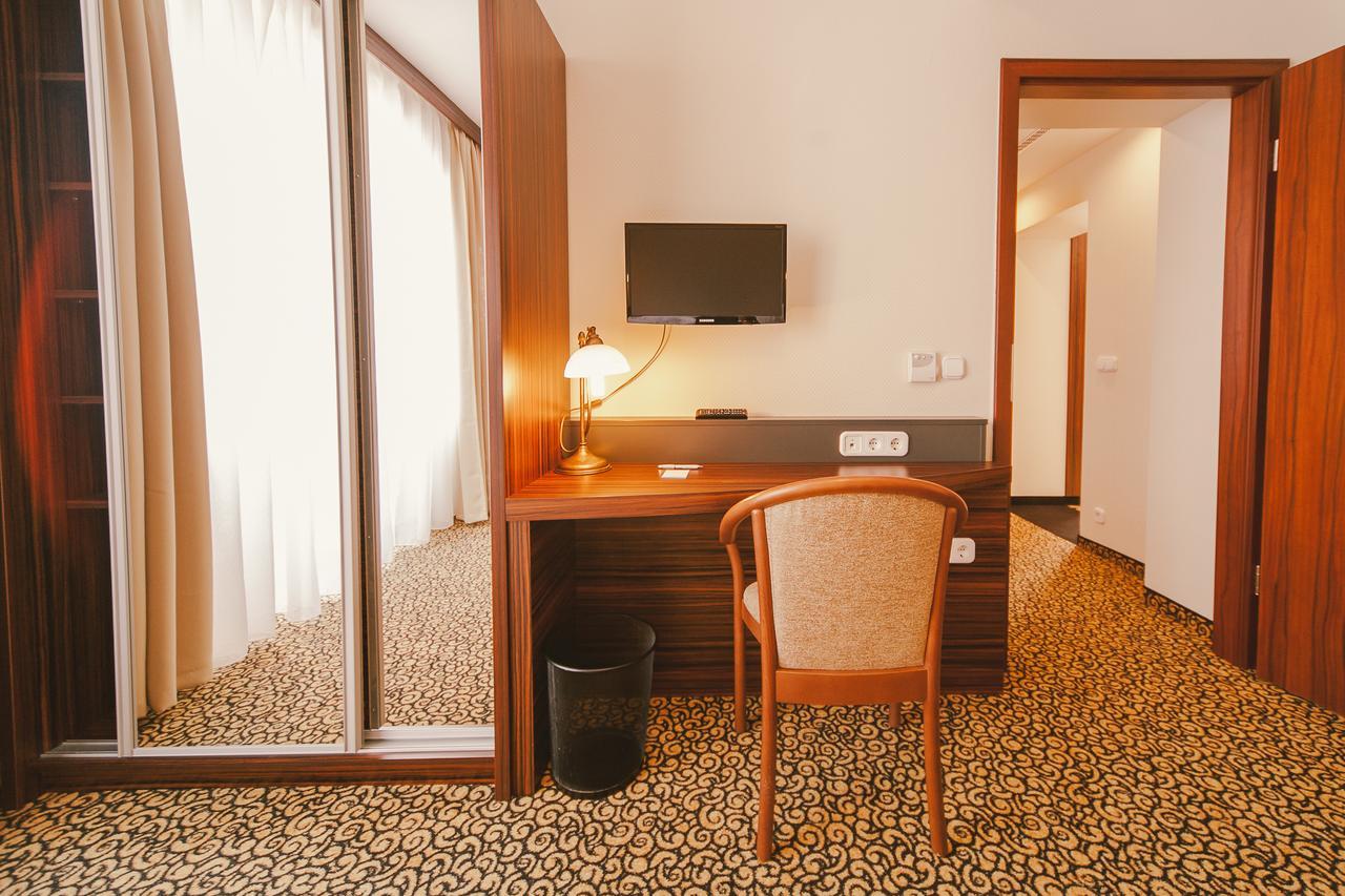 Park Hotel Хевиз Экстерьер фото
