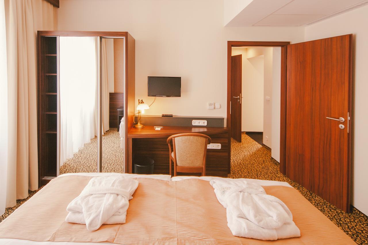 Park Hotel Хевиз Экстерьер фото